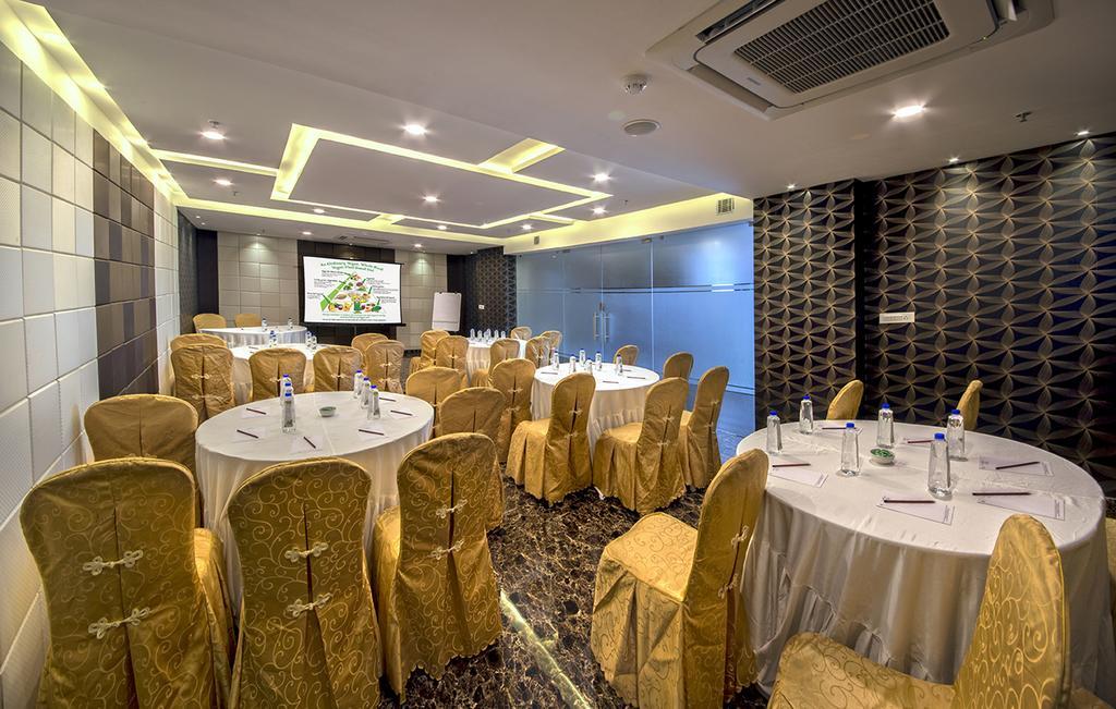 The Fern Residency Kolkata Hotel Екстериор снимка
